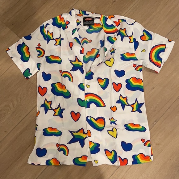 Tops - Petals and peacocks fun rainbow shirt sz M